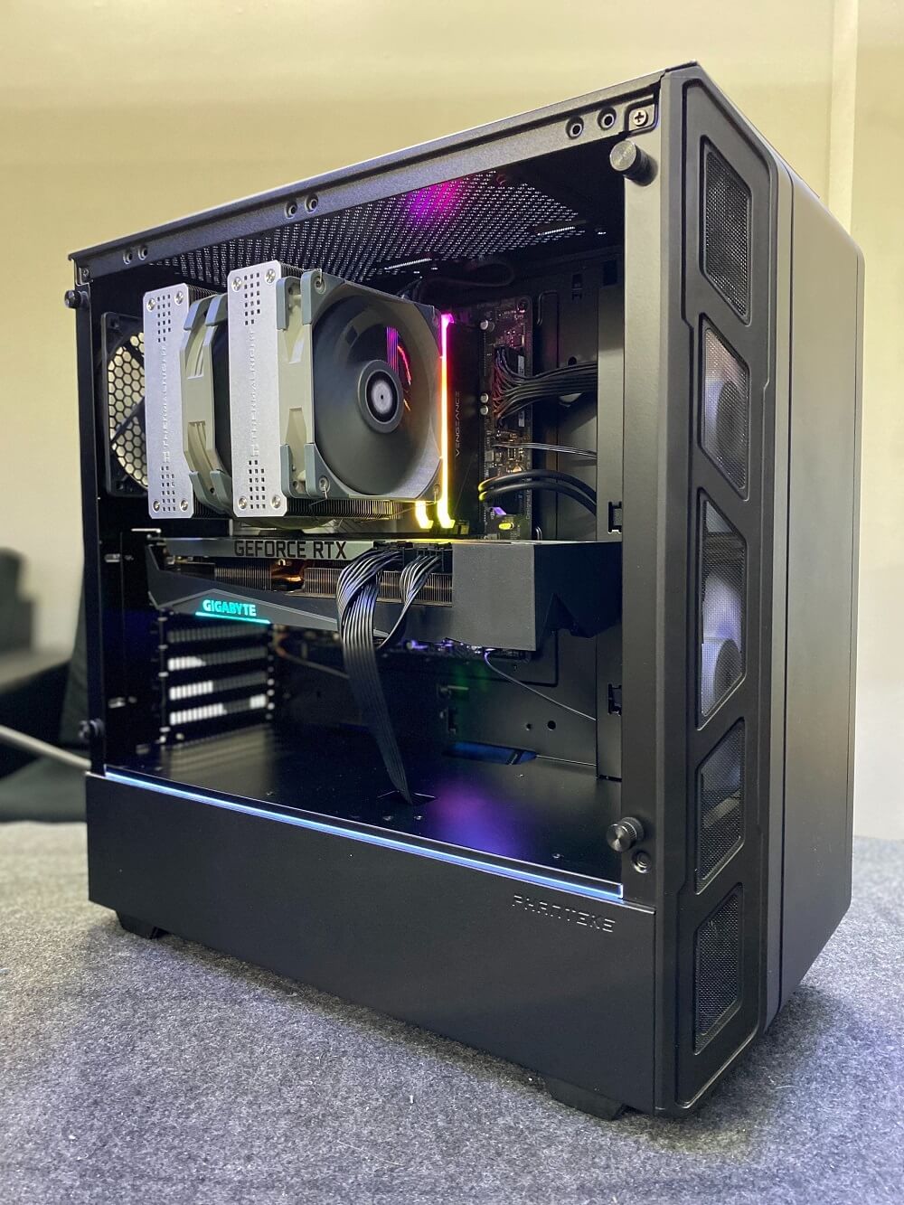 Phanteks Eclipse P350X Black Digital RGB - Mid Tower Tempered Glass