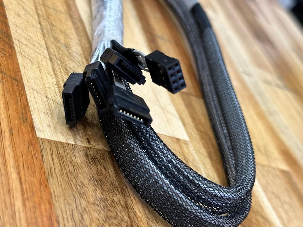 Cáp Mini SAS to 4 port SATA ( Phụ Kiện WorkStation )